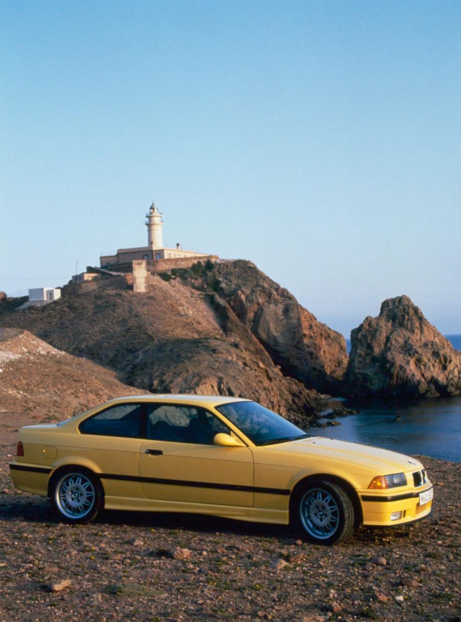  BMW M3 1993 года  (фото 8 из 12)